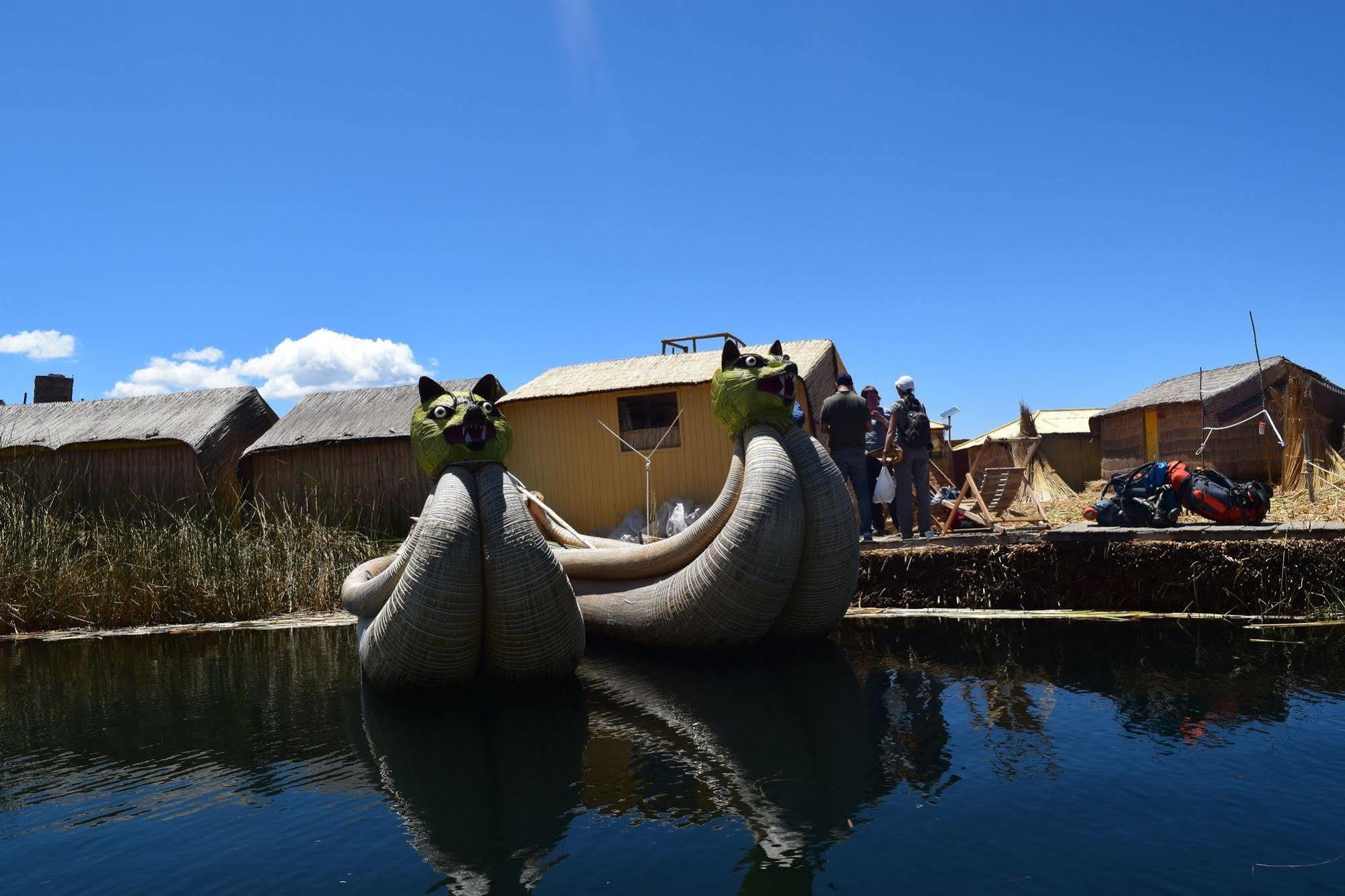 Uros Aruma Uro On Uros Floating Islands Puno Exterior photo