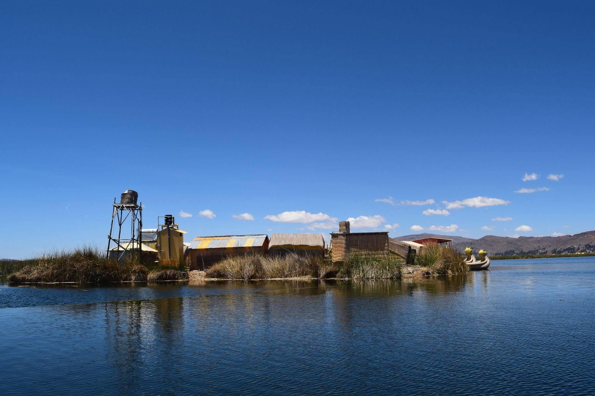 Uros Aruma Uro On Uros Floating Islands Puno Exterior photo