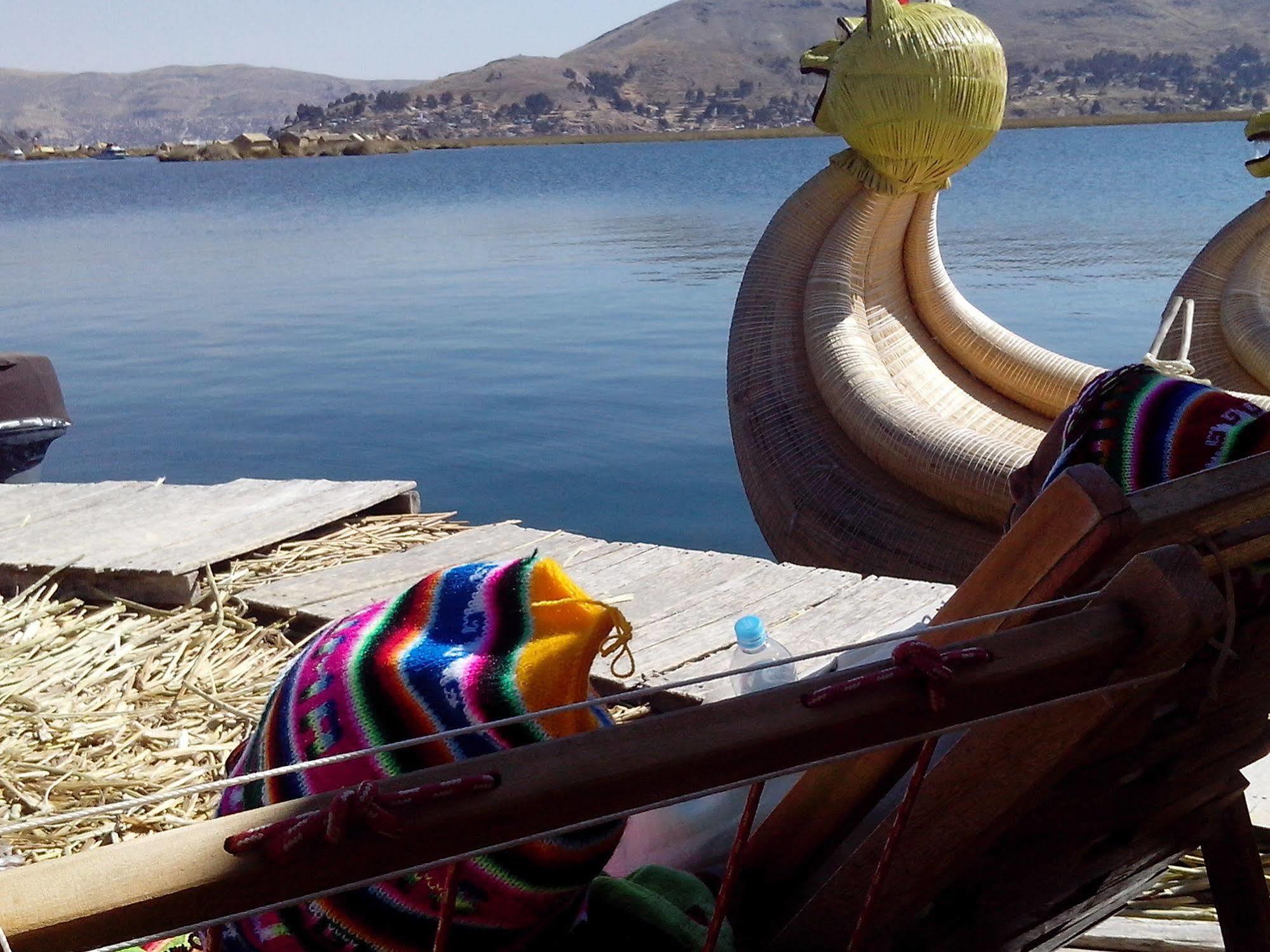 Uros Aruma Uro On Uros Floating Islands Puno Exterior photo