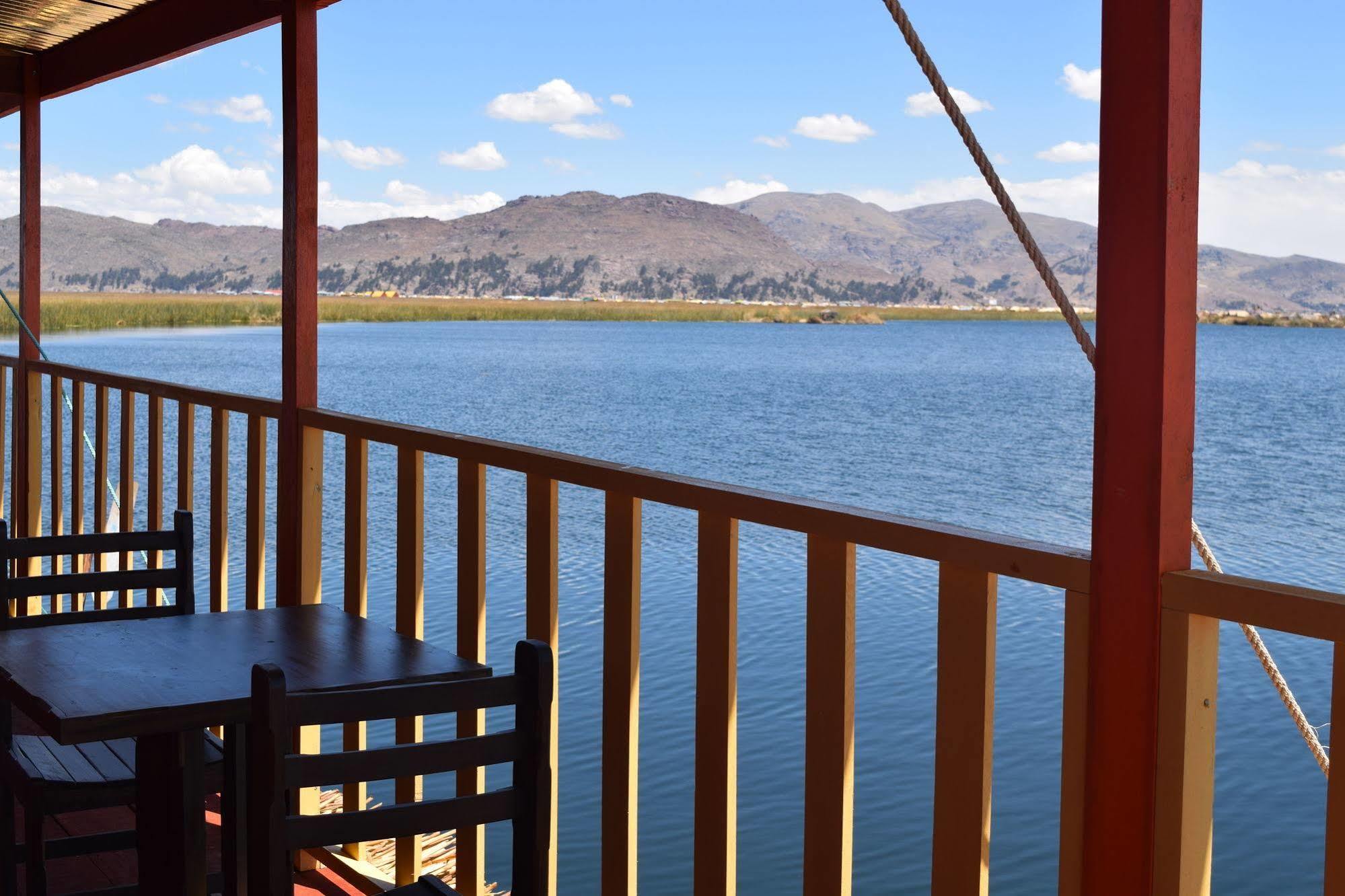 Uros Aruma Uro On Uros Floating Islands Puno Exterior photo