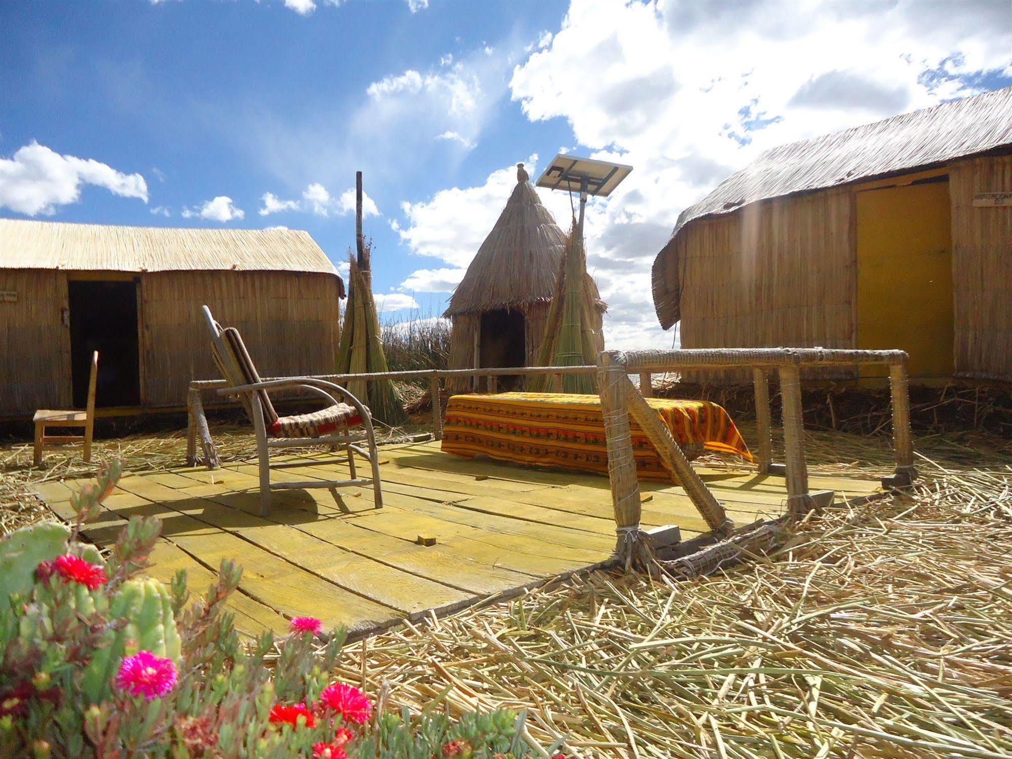 Uros Aruma Uro On Uros Floating Islands Puno Exterior photo